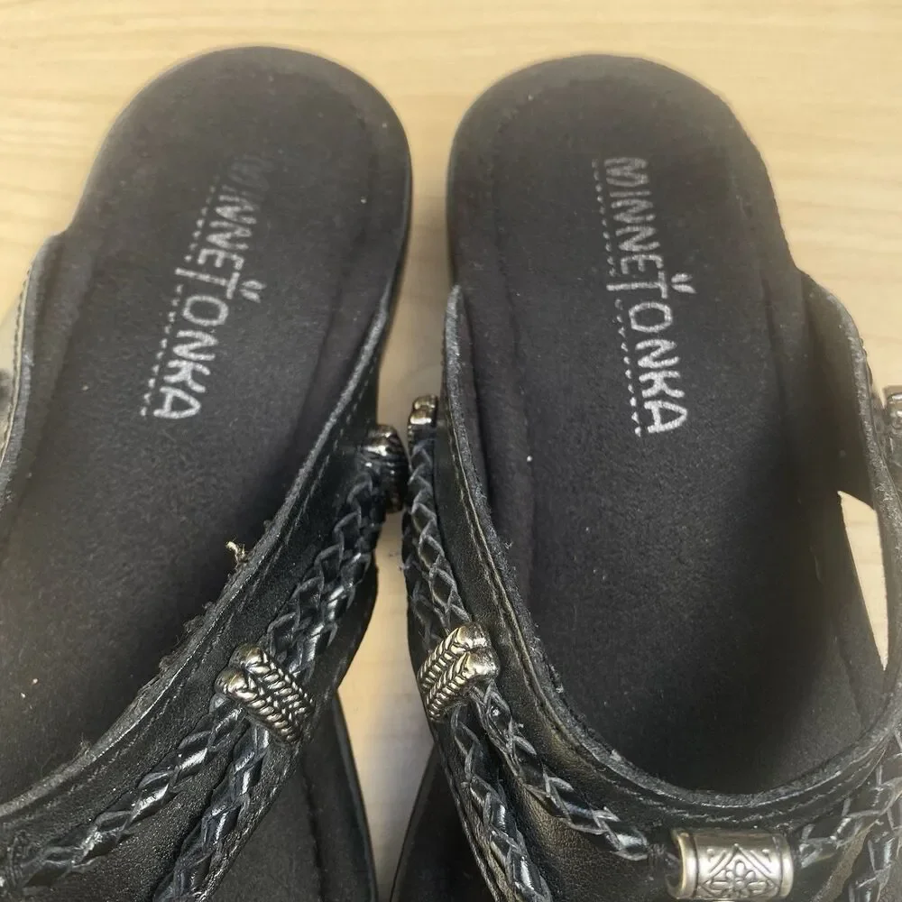 Minnetonka Leather Wedge Thong Sandals Womens 5 Black Boho Western Comfort